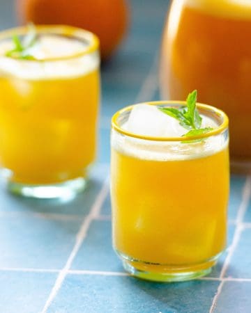 orange agua fresca in a glass / agua de naranja