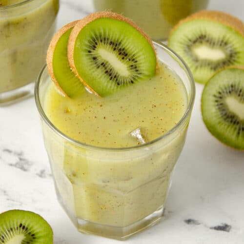 A glass of fresh kiwi juice with kiwi slices.