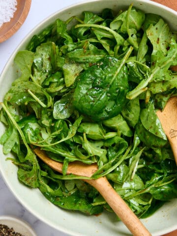 spinach and arugula salad featured image