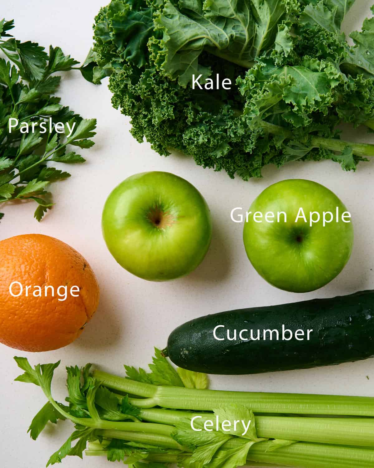Ingredients needed to make green apple juice.