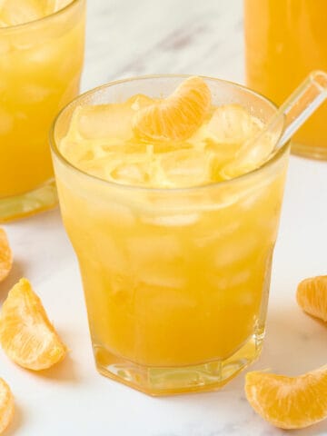 Featured image of mandarin juice in a glass.