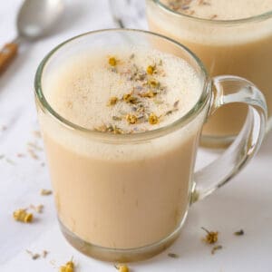 A featured image of an oat milk London fog tea latte.