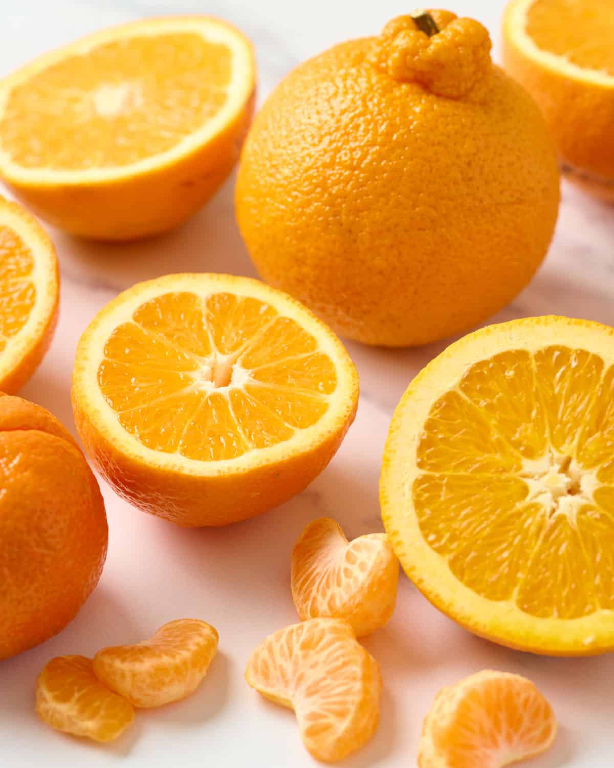 Different types of oranges for juicing.